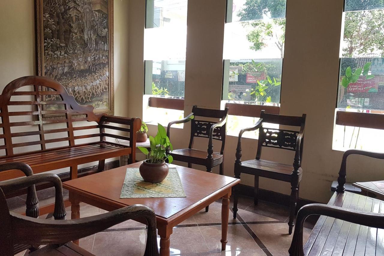 Oyo 3819 Hotel Winotosastro Yogyakarta Eksteriør billede
