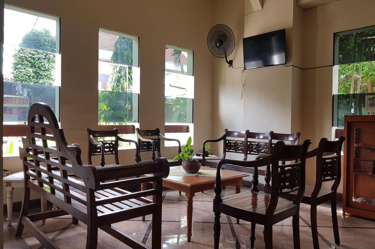 Oyo 3819 Hotel Winotosastro Yogyakarta Eksteriør billede